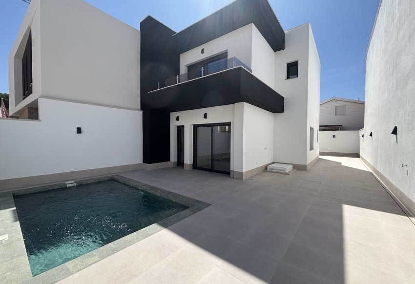 New Build - detached - Heredades