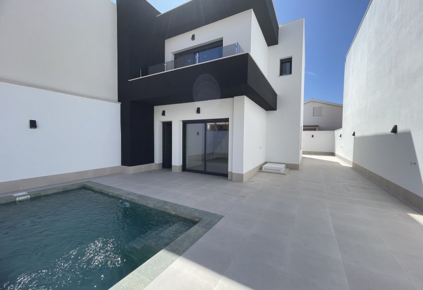 New Build - detached - Heredades