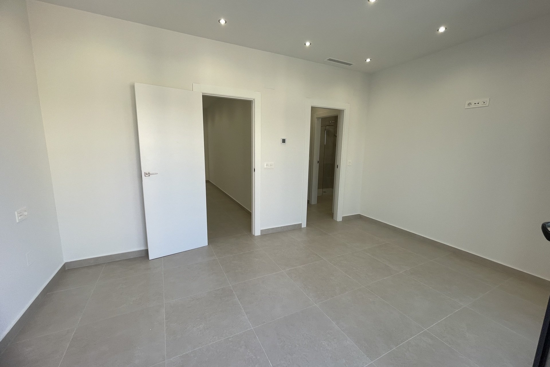 New Build - detached - Heredades