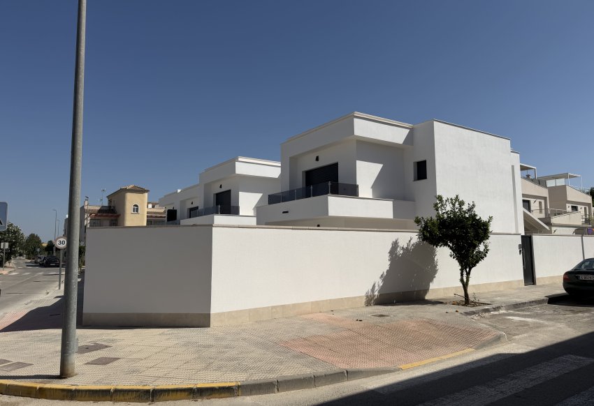 New Build - detached - Heredades