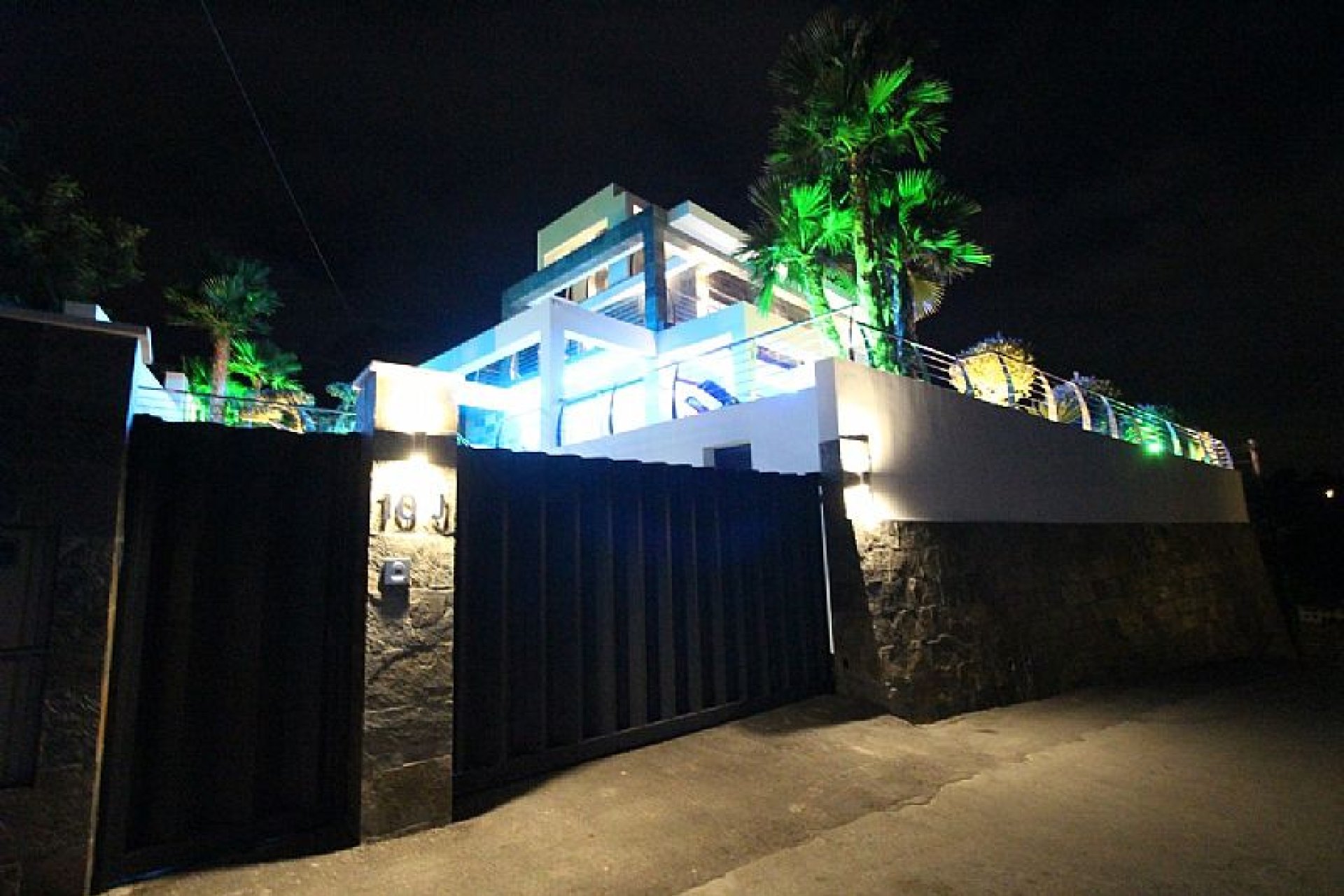 Новое здание - Villa - Calpe
