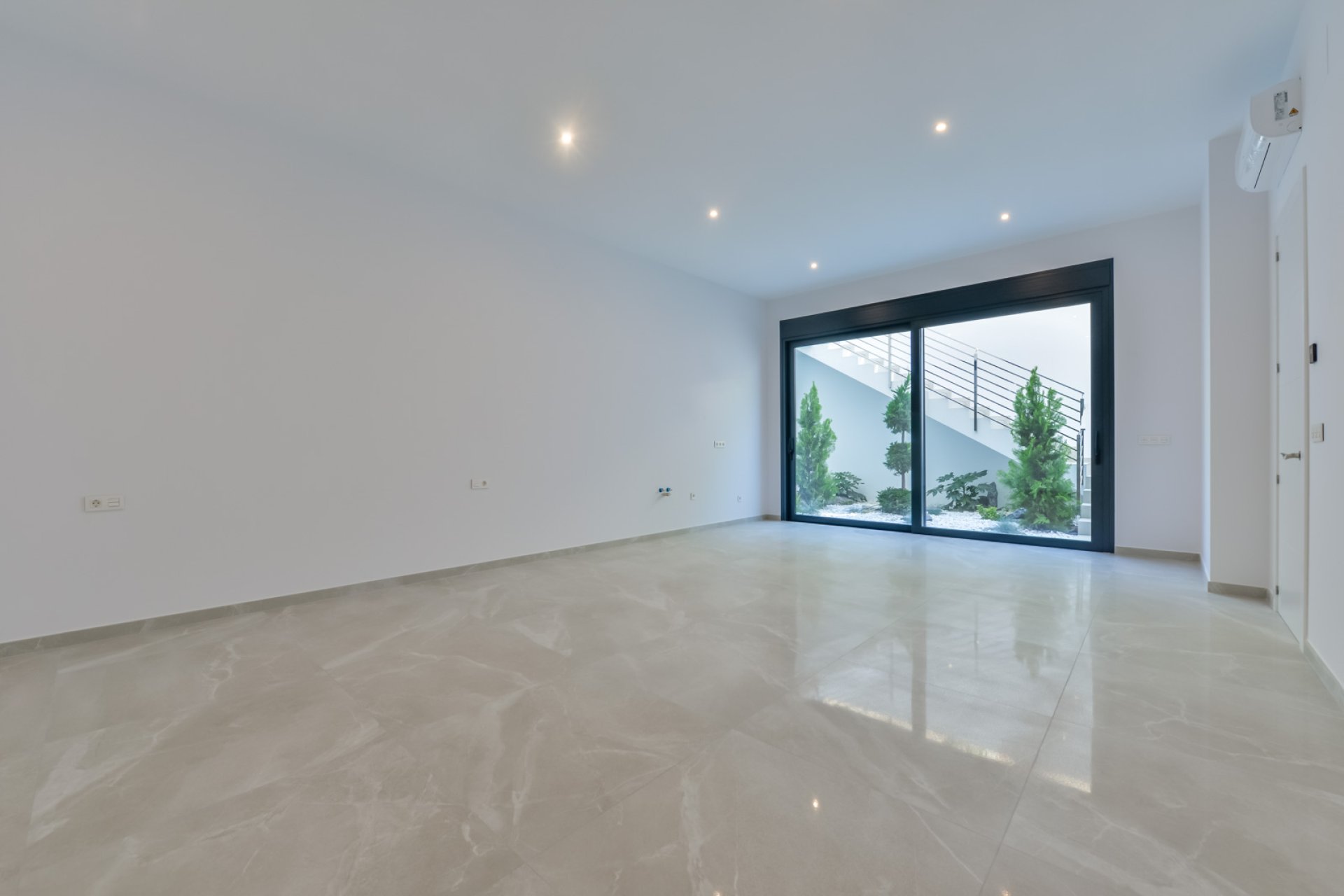 Новое здание - Villa - Golf Bahía