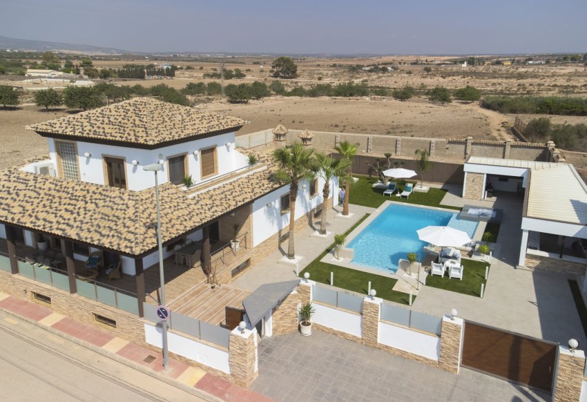 Новое здание - Villa - Jerónimo y Avileses