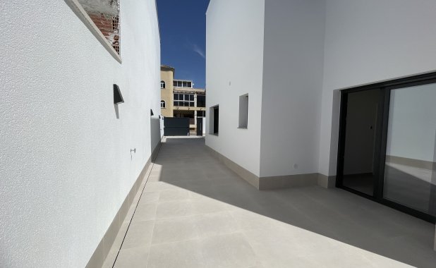 New Build - detached - Heredades