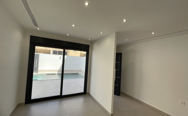 New Build - detached - Heredades