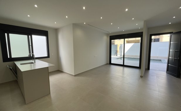 New Build - detached - Heredades