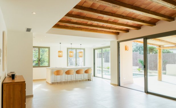 Новое здание - Villa - Jávea